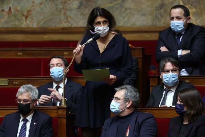 La députée LRM Catherine Fabre à l'Assemblée nationale à Paris, le 18 janvier 2022