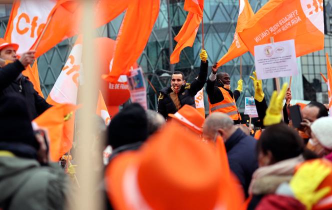 Des manifestants réunis à l'appel de la CFDT, jeudi 3 février 2022.