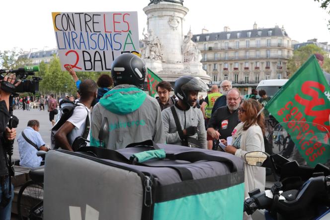 Manifestation des coursiers Deliveroo à Paris le 10 août 2019 pour protester contre les conditions de travail de l'entreprise.