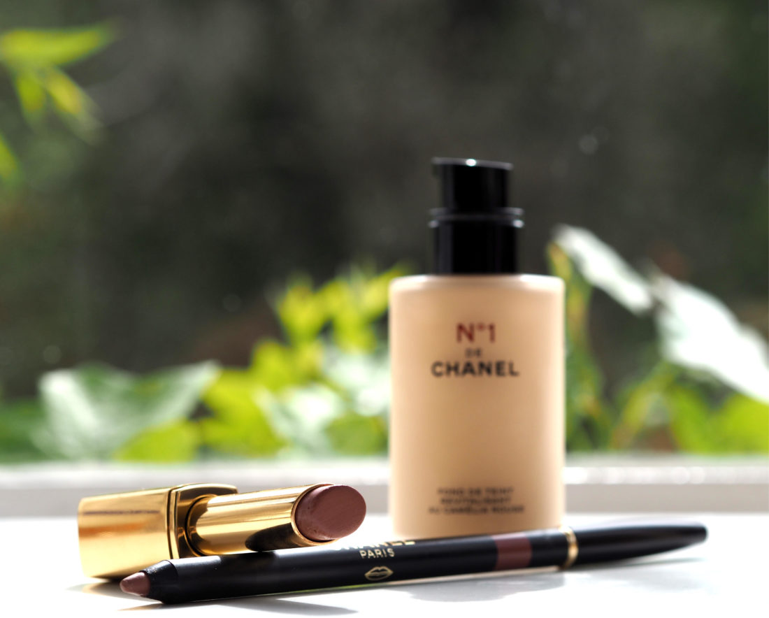 No1 DE CHANEL Fond de Teint Revitalisant Camélia Rouge – Thebuzzly