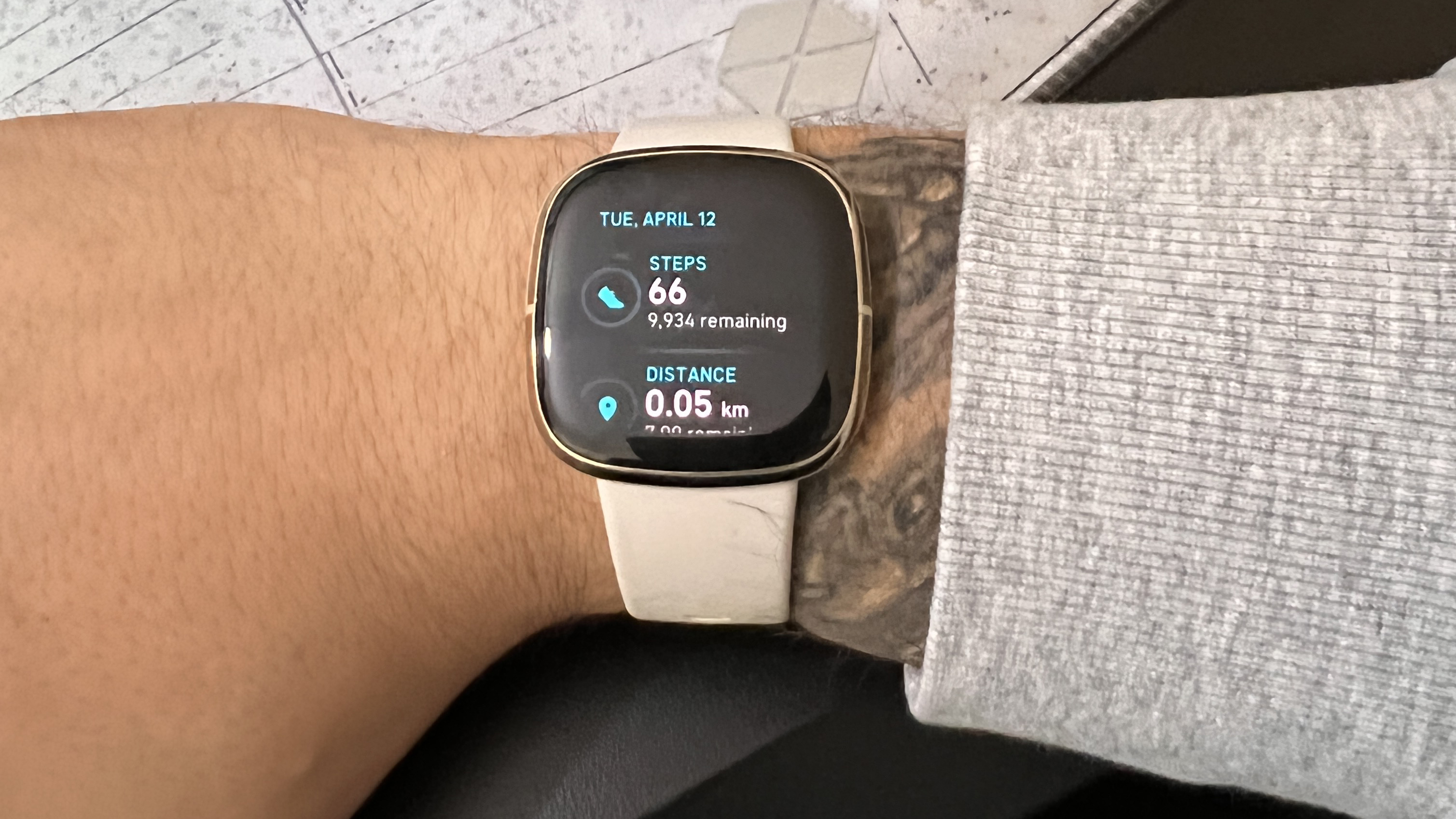 Fitbit Sense montrant les mesures prises