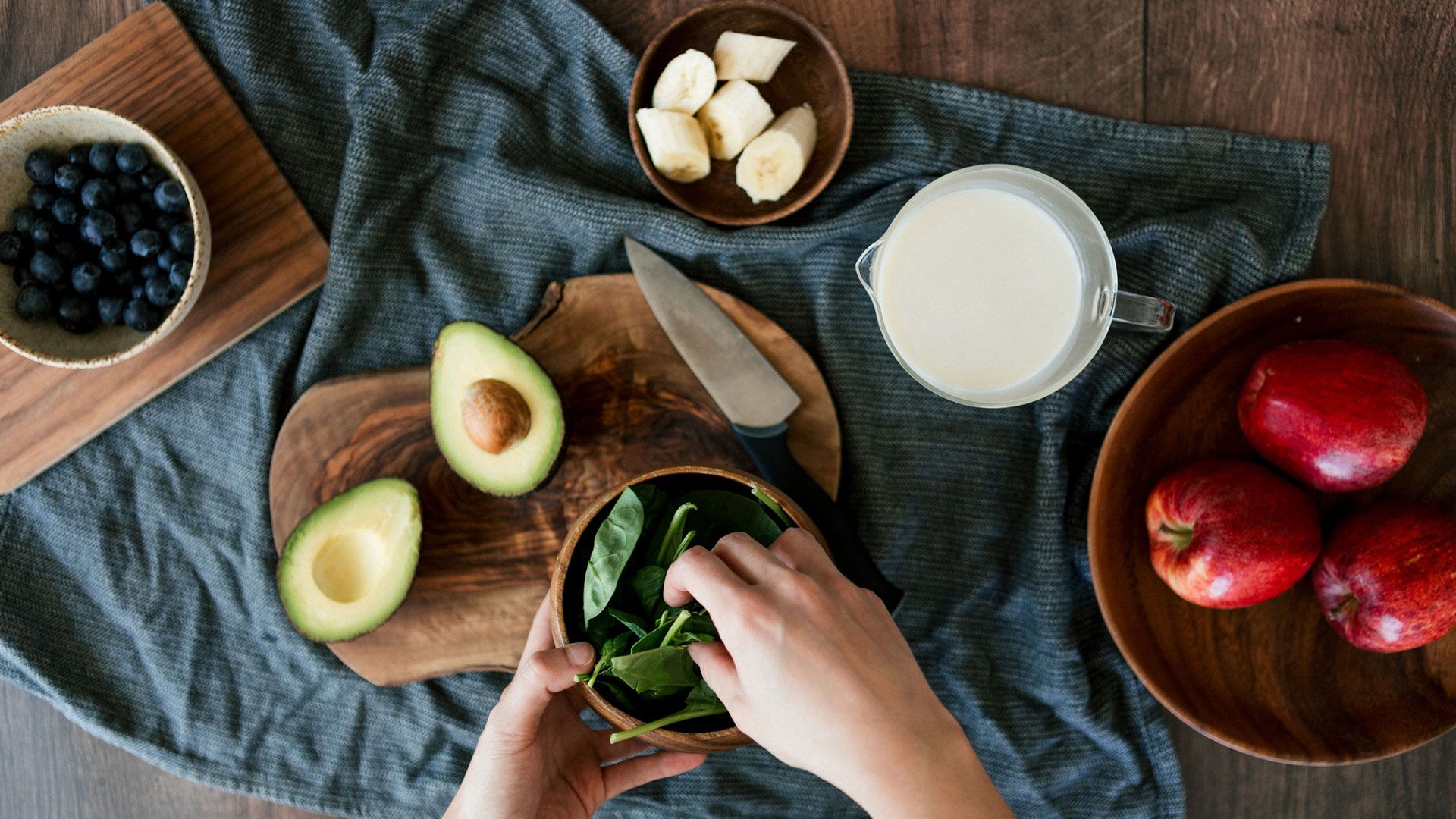 Les vélos d'exercice brûlent-ils la graisse du ventre?  l'image montre des aliments sains