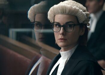 L’image contient peut-être des vêtements, des vêtements, un chapeau, un chapeau, une tête, une personne humaine, Michelle Dockery, des lunettes, des accessoires et des accessoires.