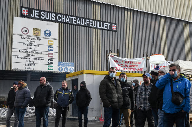 Grève des travailleurs à l'usine de ferroalliages de Ferropem à Château Feuillé (Savoie), le 9 décembre 2021.