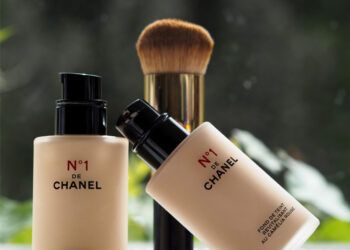 No1 DE CHANEL Fond de Teint Revitalisant Camélia Rouge