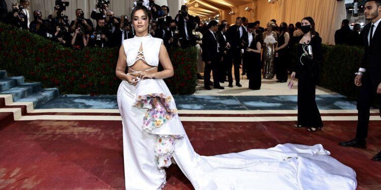 Camila Cabello a ramené le boob hamac Top pour le Gala du Met 2022 – Thebuzzly