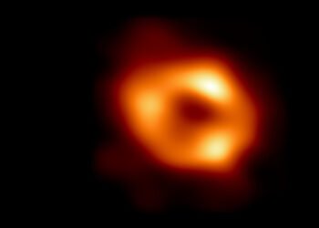 Des astronomes révèlent la première image d'un trou noir au centre de la galaxie