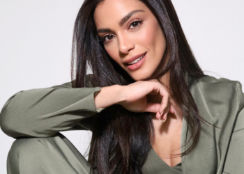 La star de la thérapie du rire liée à « Friends » « Law & Order » Odelya Halevi ne jure que de se détendre