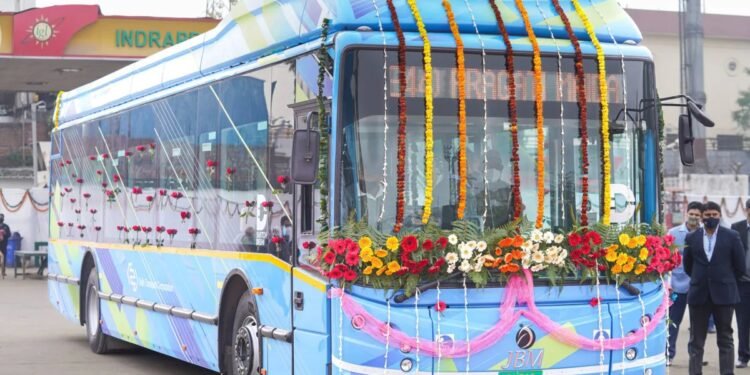 Le gouvernement de Delhi approuve 1 500 bus électriques pour la flotte de transport public – Thebuzzly