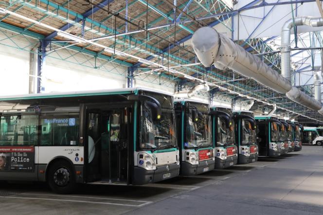 Les bus RATP, à Paris, en septembre 2020. 