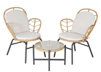 L’image peut contenir: Meubles, chaise, table, table basse et bois