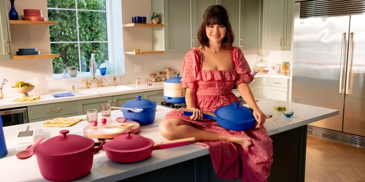 Notre place x Selena Gomez: 12 pièces dont vous avez besoin dans votre cuisine – Thebuzzly