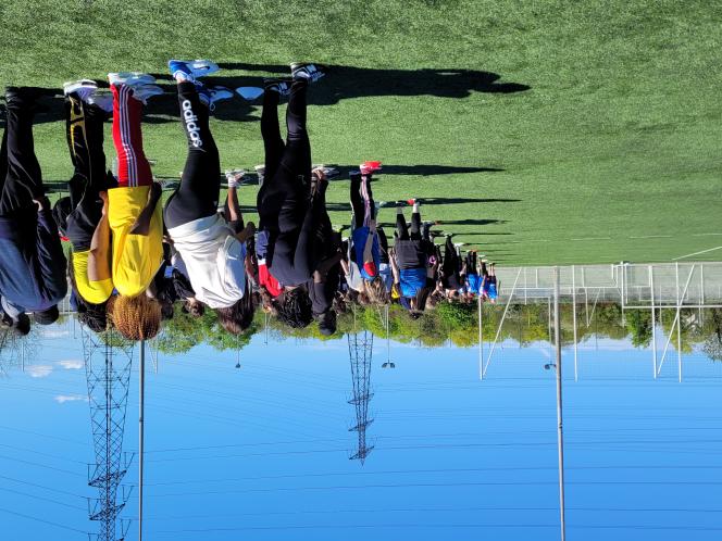 « La journée est organisée en trois parties : ateliers sportifs le matin, déjeuner le midi et sessions de recrutement l'après-midi.  »