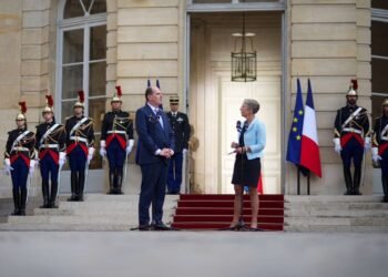 Elisabeth Borne hérite d’enjeux brûlants sur le plan économique et social