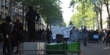 116 500 manifestants en France selon l’intérieur, plus de 210 000 selon la CGT ; affrontements à Paris