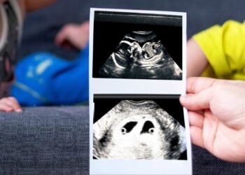 Une femme texane donne naissance à une rare paire de jumeaux conçus à une semaine d'intervalle.  Comment est-ce possible?