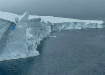 Le «glacier Doomsday» de l'Antarctique fait une hémorragie de glace plus rapidement qu'au cours des 5 500 dernières années