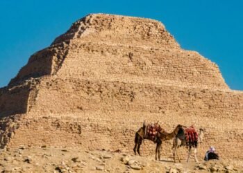 Pyramide à degrés de Djéser : la première pyramide d'Égypte