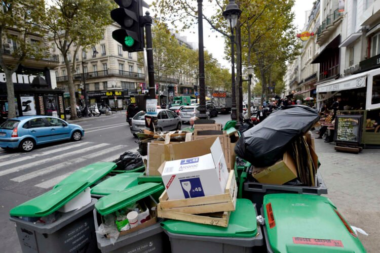 En pleine canicule, la collecte des ordures reprend à Paris, après la grève de certains chauffeurs de camion poubelle – Thebuzzly