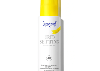 7 sprays fixateurs SPF dont vous avez besoin pour l'été