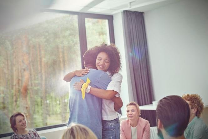 Le deuil reste aujourd'hui un tabou en entreprise : 80% des salariés estiment que l'accompagnement des ressources humaines est insuffisant, inutile ou inexistant, selon une étude de 2021.