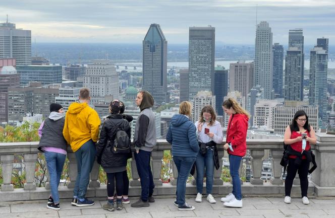 Au Québec, il n'y a pas d'âge minimum pour travailler, l'employeur n'a qu'à obtenir l'autorisation écrite des parents pour les mineurs de moins de 14 ans. 