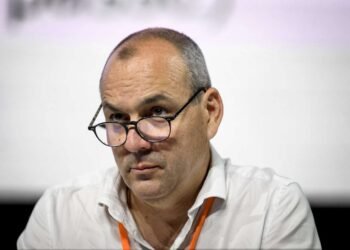 Des militants CFDT bousculent Laurent Berger, leur numéro un