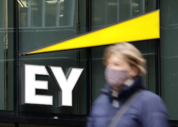 Chez EY & Associés, un « vrai déclassement » des salariés