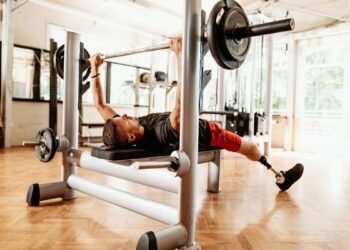 Les muscles du développé couché ont travaillé : voici ce qui se passe lorsque vous soulevez cette barre