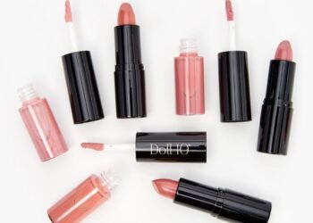 Ce rouge à lèvres deux en un est le secret d'une lèvre nue parfaite