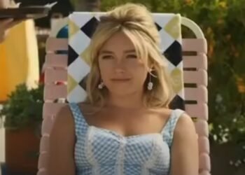 L'image peut contenir des meubles et une chaise.