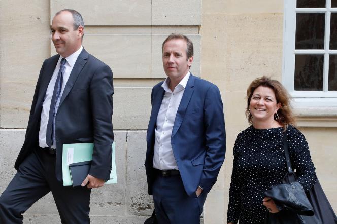 Frédéric Sève (au centre), entouré de Laurent Berger, secrétaire général de la CFDT (à gauche), et de Virginie Aubin, responsable à la CFDT, le 5 septembre 2019, à Paris.