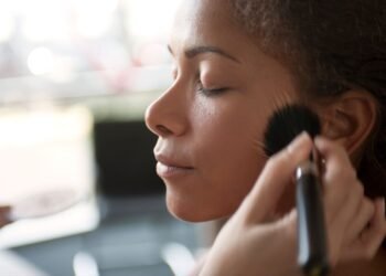 La maquilleuse de Jennifer Lopez et Kendall Jenner partage ses meilleurs conseils