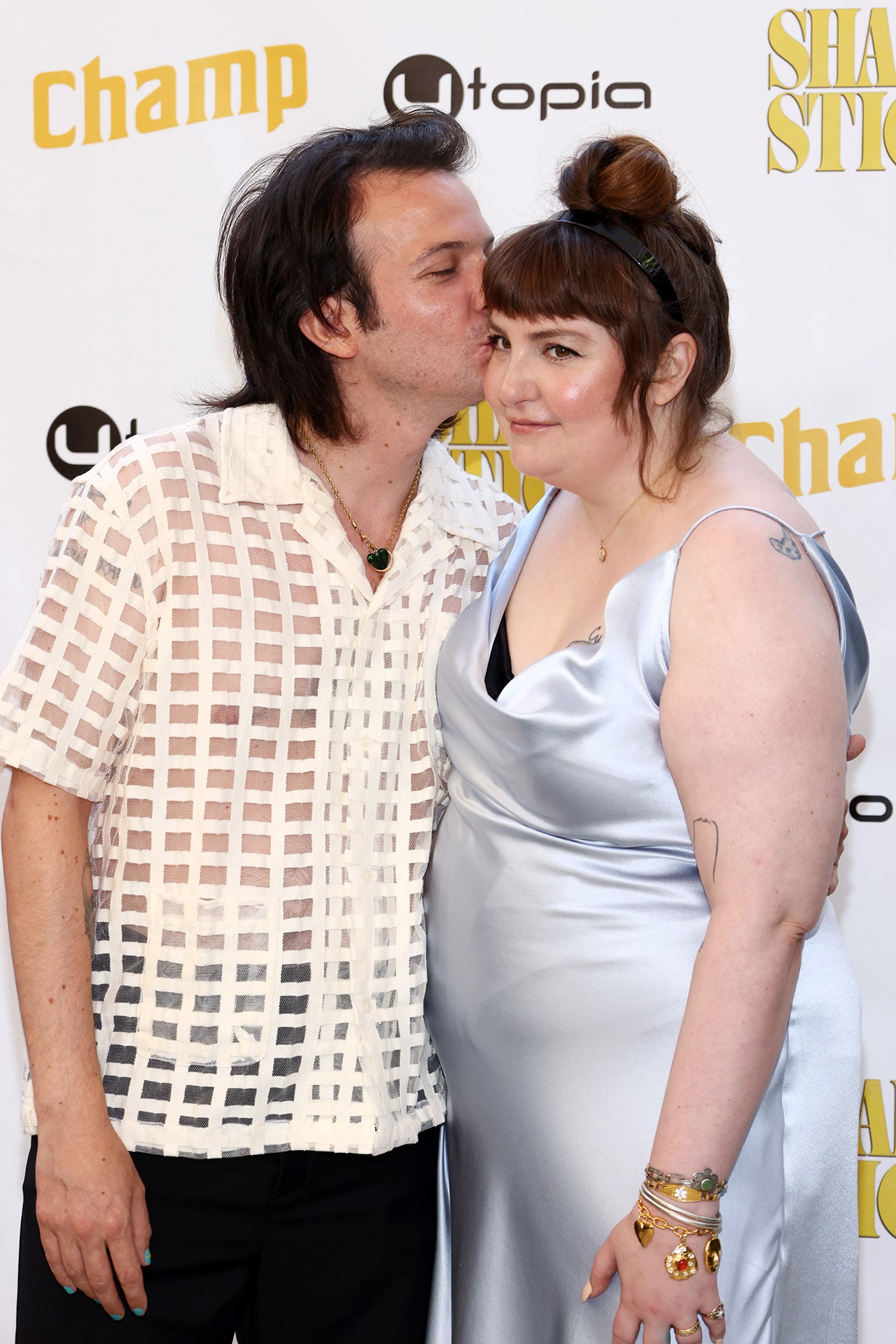 Lena Dunham et son mari ont fait une apparition sur le tapis rouge rempli de PDA