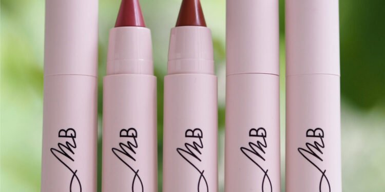 Monika Blunder Beauty Kissen Rouge à Lèvres Luxuriant – Thebuzzly