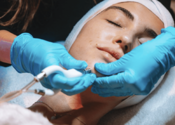 Nous avons essayé 5 soins du visage de niveau supérieur et voici ce qu'ils ont fait pour notre peau