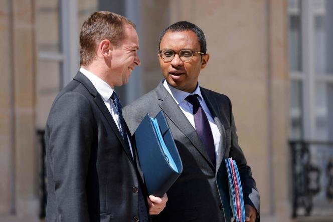 Olivier Dussopt (à gauche), ministre du Travail, de la Formation professionnelle et de l'Insertion, et Pap Ndiaye, ministre de l'Éducation nationale et de la Jeunesse, à l'Élysée, le 13 juillet 2022. 