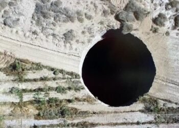 Un énorme gouffre s'ouvre dans une mine du Chili
