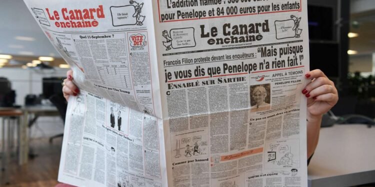 "Le Canard enchaîné" visé par une plainte pour abus de biens sociaux et recel d'abus de biens sociaux – Thebuzzly