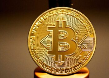 Bitcoin Drops to Three-Week Low, Falls 7.7 Percent Due to Sudden Selling