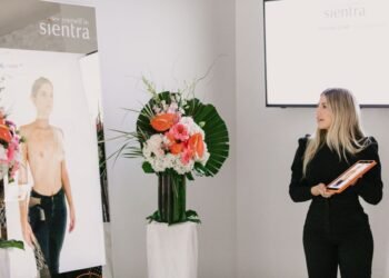 Ce « miroir magique » vous montre à quoi ressembleront vos seins avec des implants