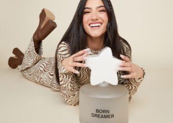 Charli D'Amelio parle de son nouveau parfum et de l'astuce Blush dont elle ne peut pas se passer