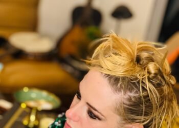 Coiffures résistantes aux intempéries, d'une queue de cheval classique à des cheveux mouillés, ces coiffures vous garderont au frais