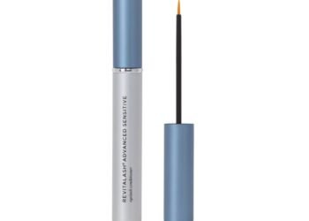 Vous pouvez maintenant obtenir de beaux cils audacieux sans les effets secondaires d'un sérum pour cils irritant.