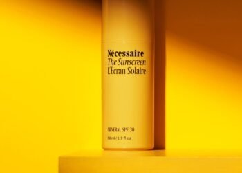 Je suis obsédé par le nouvel écran solaire de Necessaire