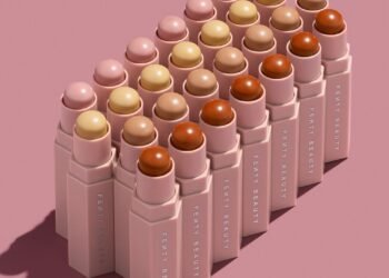 La maquilleuse de Rihanna décompose la tendance TikTok consistant à utiliser du rouge à lèvres rose pour couvrir les cernes