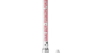 Le crayon volumateur Benefit Gimme Brow combine deux best-sellers dans un produit All-Star