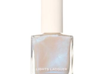 Les couleurs de vernis dont vous avez besoin pour atteindre la tendance des "ongles nus"