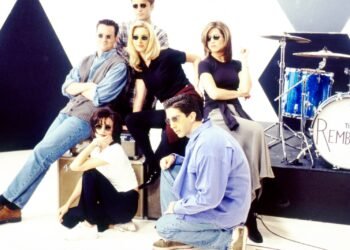 Les créateurs de Lisa Kudrow Friends n'avaient pas à écrire d'histoires sur les personnes de couleur au milieu des critiques de la diversité de la sitcom