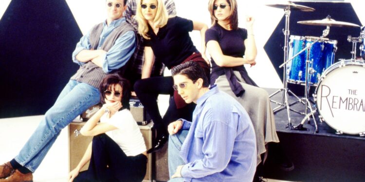 Les créateurs de Lisa Kudrow Friends n'avaient pas à écrire d'histoires sur les personnes de couleur au milieu des critiques de la diversité de la sitcom